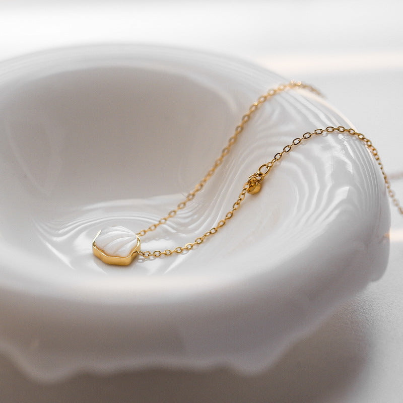 White Clamshell Pendant Necklace