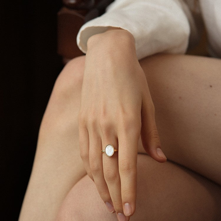 Oval Pearl Ring