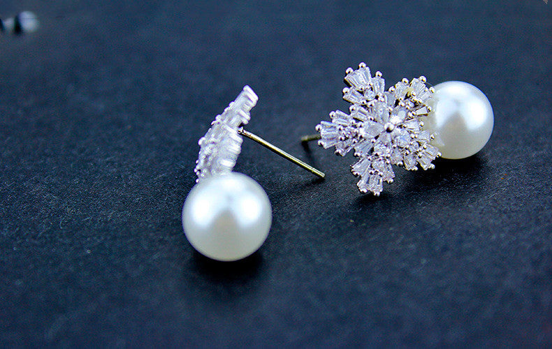 Diamomd Snowflake Pearl Stud Earrings