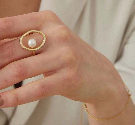 Pearl Oval Gold Ring