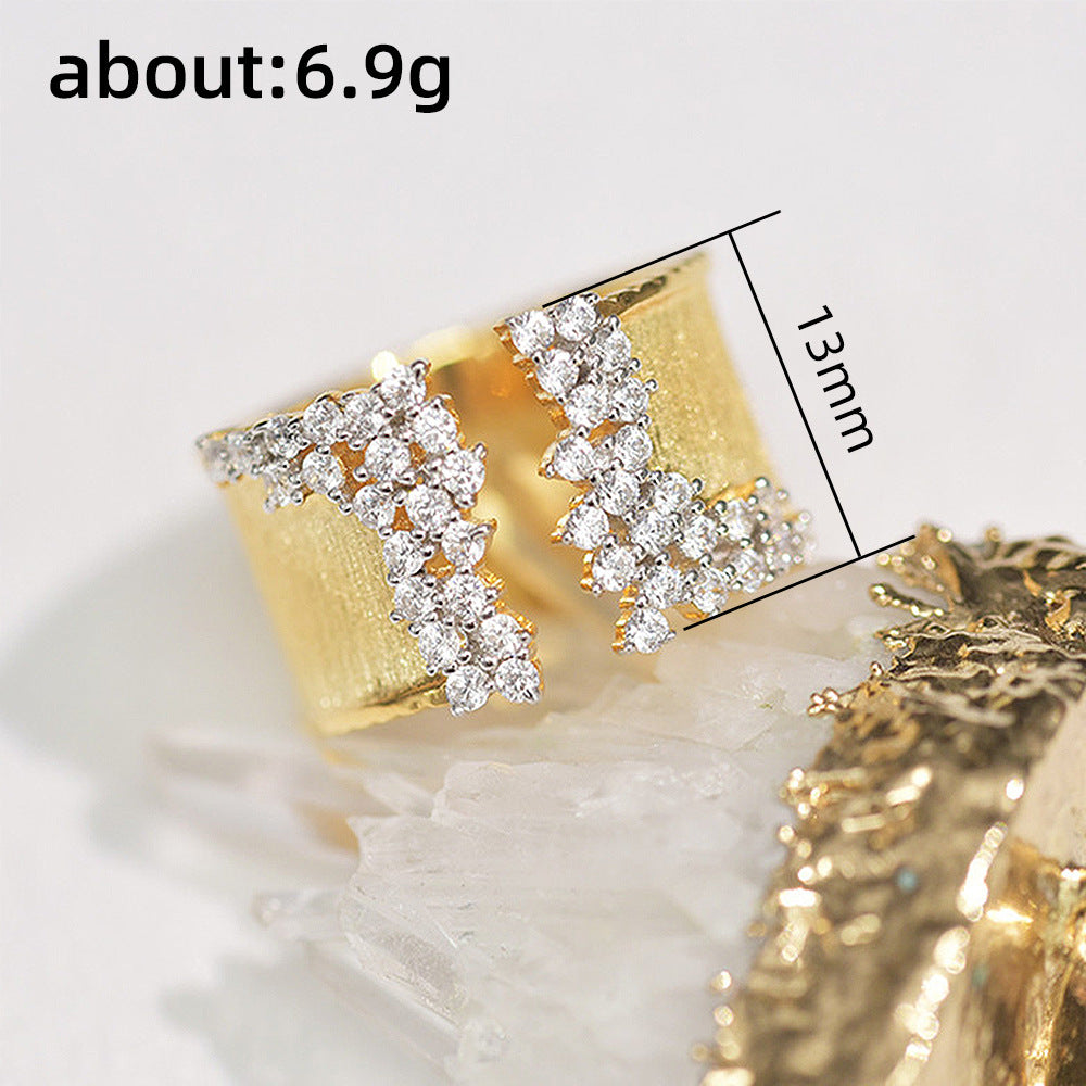 Gold and Zircon Cluster Ring