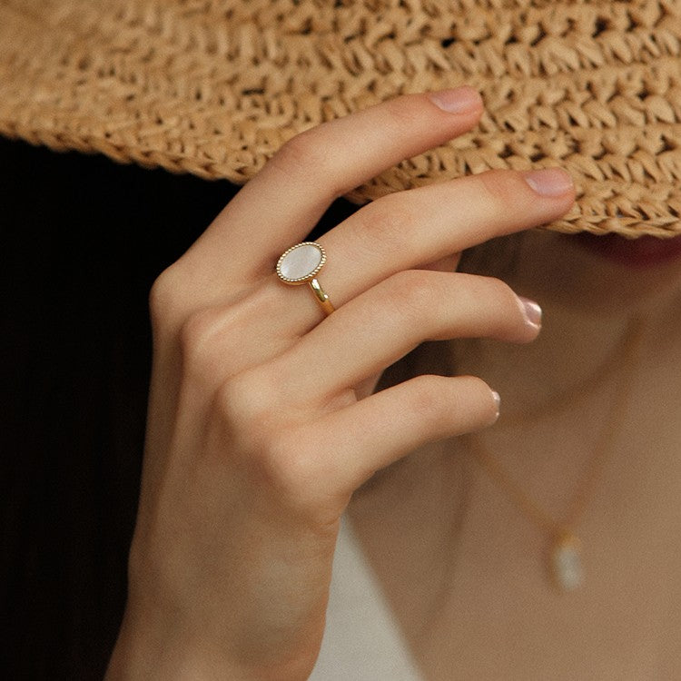 Oval Pearl Ring