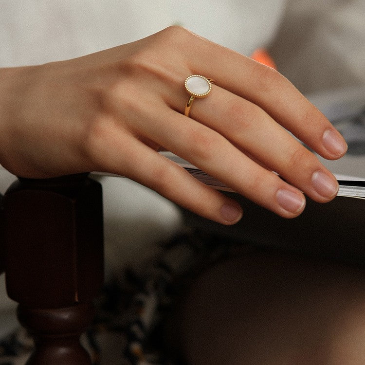 Oval Pearl Ring